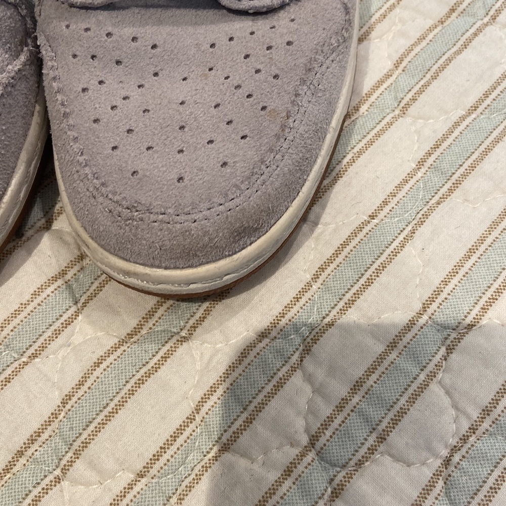 Woman’s high top Nike sneakers dunks? - Picture 5 of 7